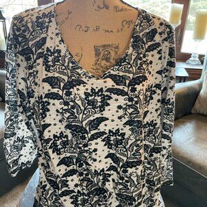 J. Jill Black and White Floral V-Neck 3/4 Sleeve Top